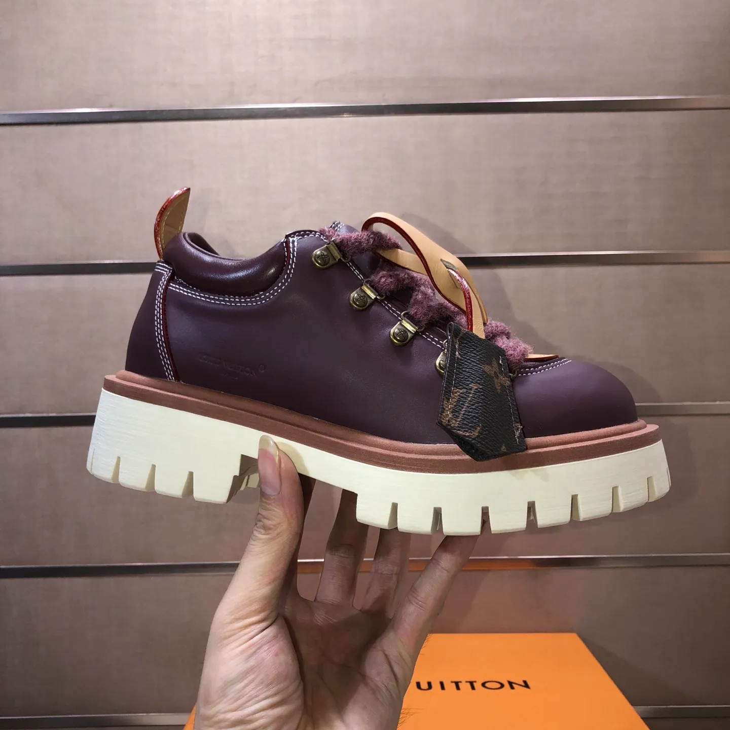 Men's shoes 💰660💰 LV Louis Vuitton 2025 autumn and winter new couple's new style, the original version is developed one to one, retro fashion, handsome and cool mountaineering derby shoes are out of stock 👍 💎 Material: imported first-layer cowhide 💎 Lining: imported lambskin 💎 Outsole: original molded TR non-slip sole 💎 Bottom height: 3.5cm 💎 Shoe size: 35-45 for both men and women